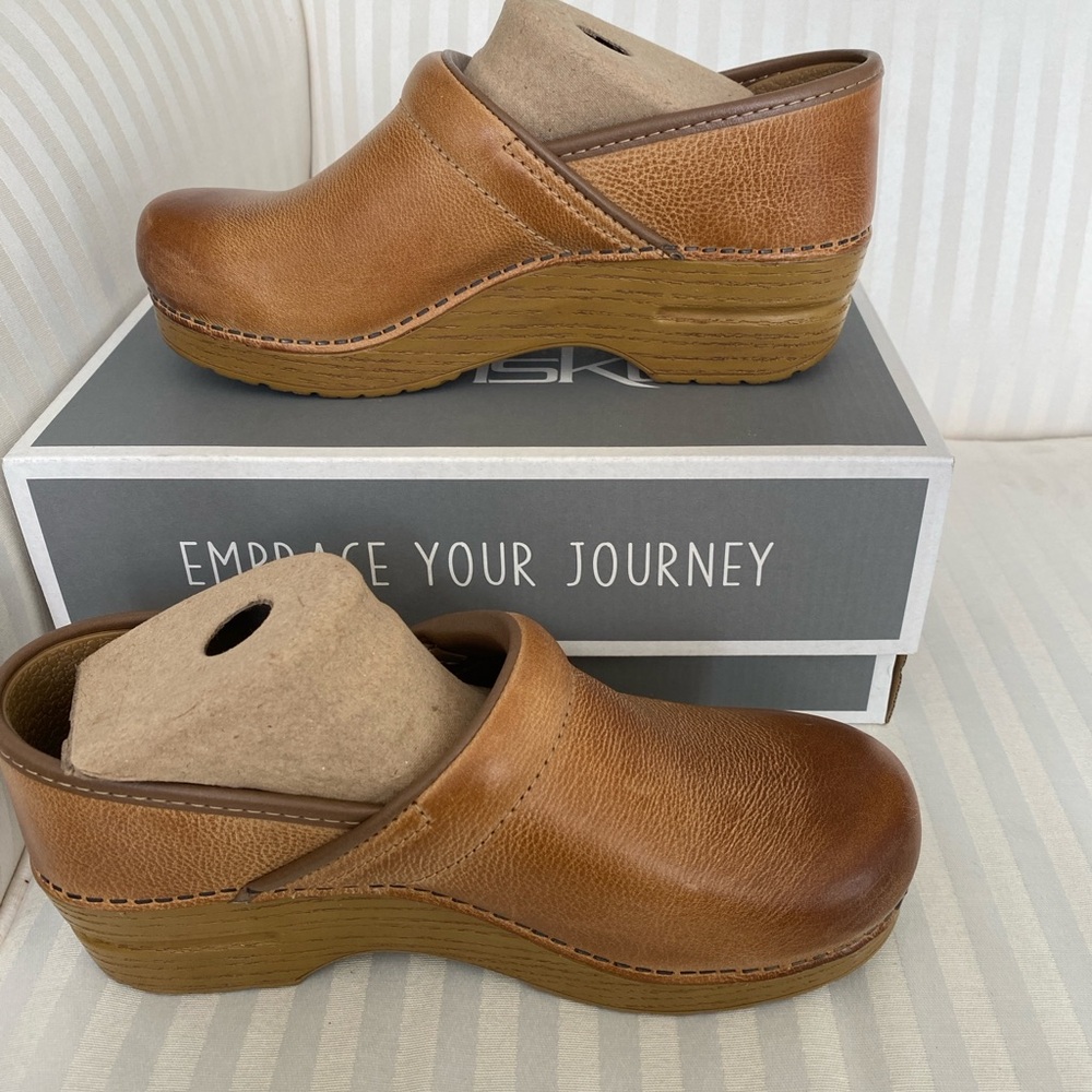 💥Dansko Brown Mules with Smooth Leather and Comfortable Design NWT orig $140+💥